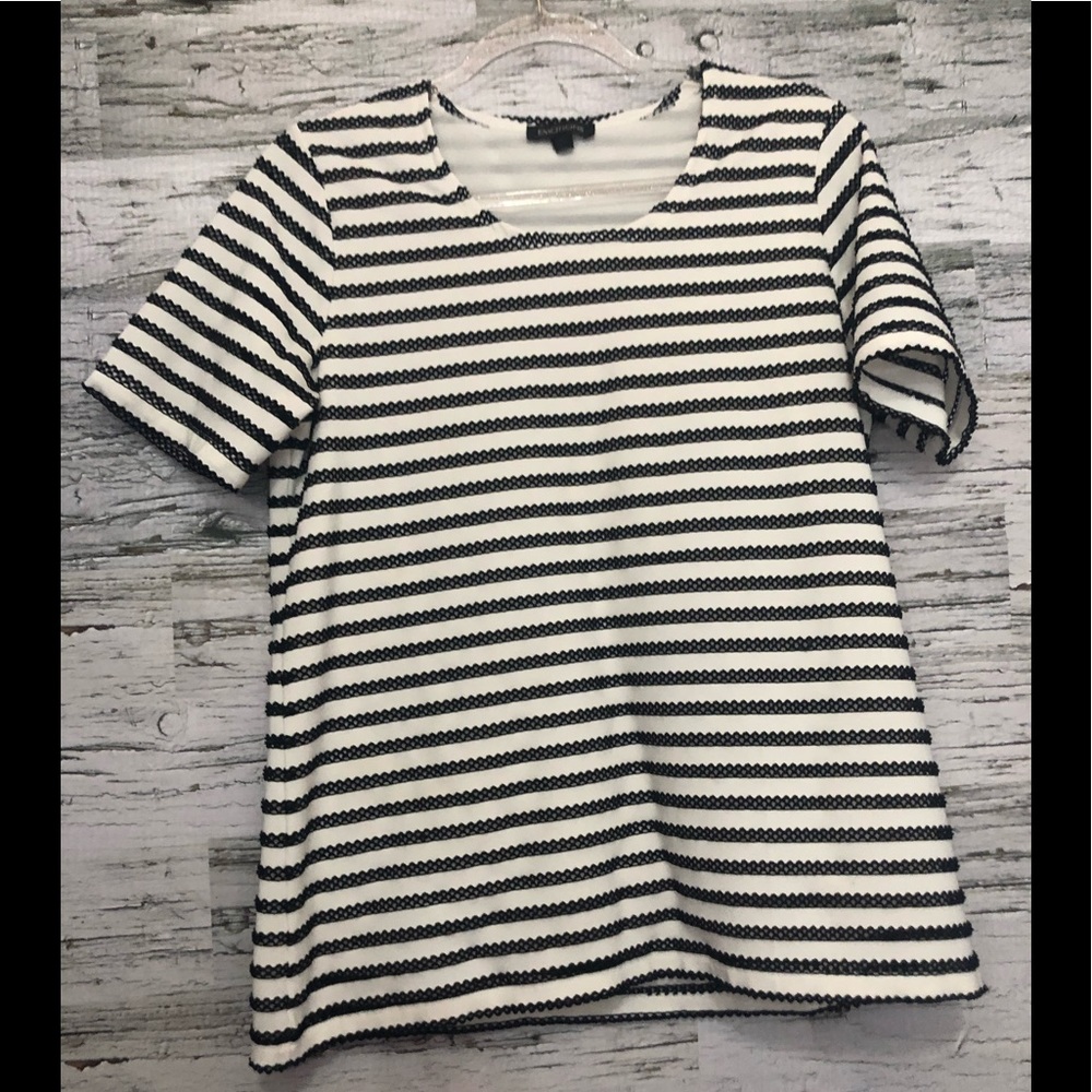 White with black lacy stripes lines short sleeve